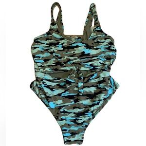 💛 No Boundaries Plus Size 2X (19-21) Camo Cut-Out One-Piece Swimsuit